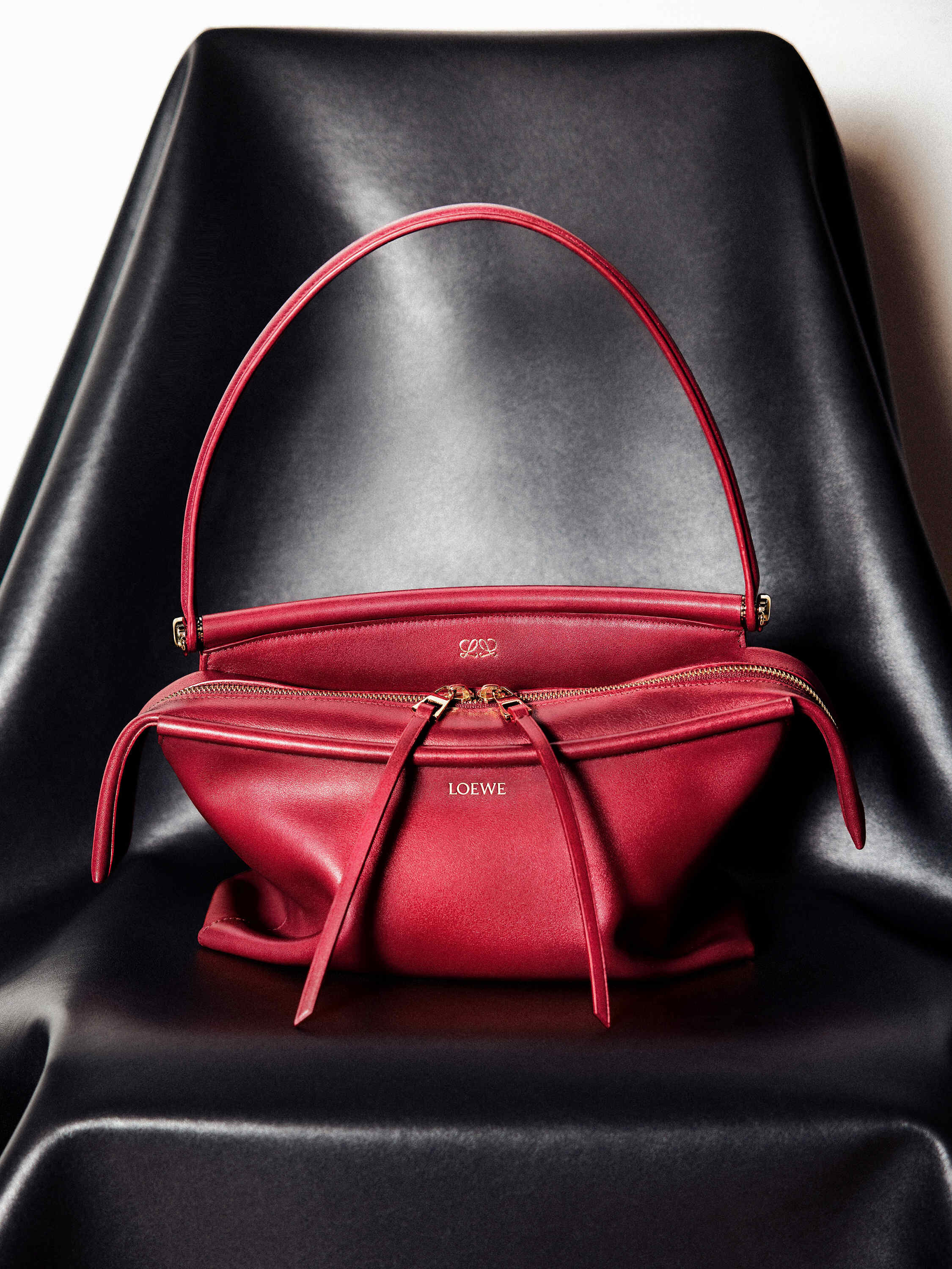 Page 7 - LOEWE Fall Winter women's runway collection - LOEWE USA